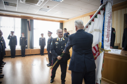 Egri Gyula átadja a csapatzászlót utódjának