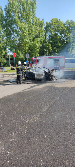 parkoló autó égett Balatonberényben