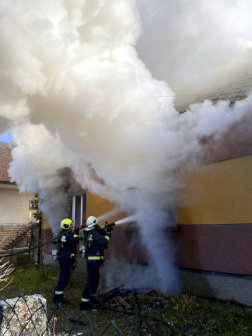 Lakóházban csaptak fel a lángok Nemespátrón