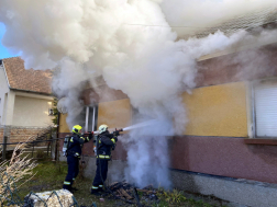Lakóházban csaptak fel a lángok Nemespátrón