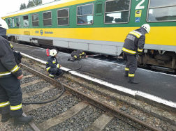 Kigyulladt egy vonat fékberendezése Lentiben - Fotó: Pintér Zsolt tű. főtörzsőrmester