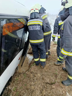 buszbaleset resznek