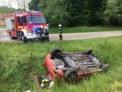 Tűzoltóautóval kihúzzák a járművet