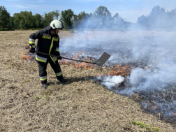 Két hektáron égett a száraz fű Nagykanizsánál