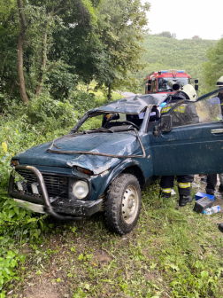 Autó borult a tetejére Becsehelynél