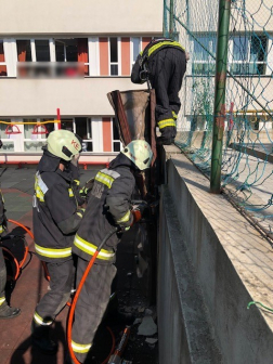 Mindjárt kint a gyerkőc 